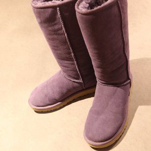 UGG Boots Tall - Like New, Size W8 Color is SHADOW